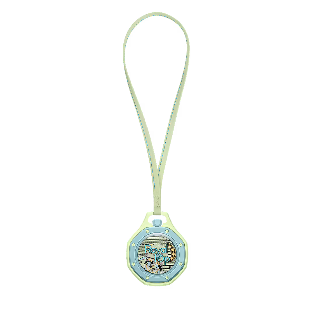 Royal Pop Blaue Acht vue arrière — fond saphir transparent, mouvement Sistem51 remontage manuel décoré Pop Art, cordon vert surpiqûres bleu clair
