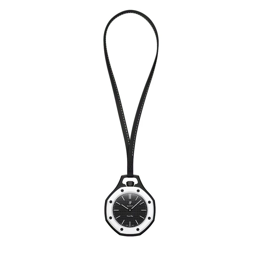 Montre de poche Royal Pop Ocho Negro vue de face — cadran Tapisserie noir, lunette octogonale blanche, vis noires, cordon cuir noir