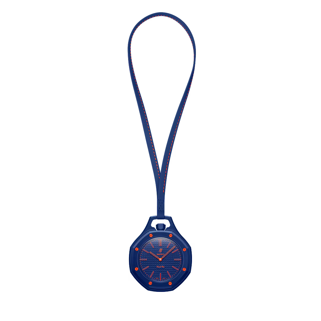 Montre de poche Royal Pop Orenji Hachi vue de face — cadran Tapisserie bleu marine, aiguilles et index orange, lunette octogonale bleu, huit vis orange, cordon cuir bleu marine
